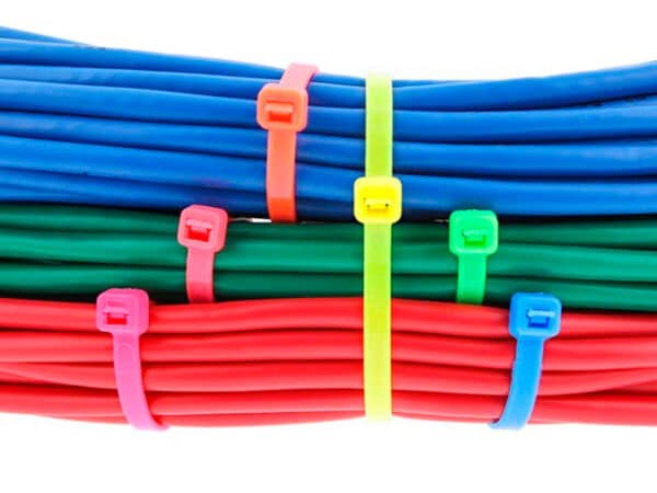 Fluorescerende kabelstrip i flere forskellige farver og størrelser